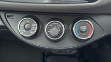 Toyota Yaris 1.33 VVT-i Design 5dr Petrol Hatchback